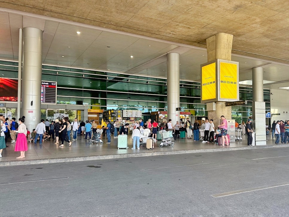 호치민 공항 픽업, 택시와 다른 신형 카니발 퍼스트22