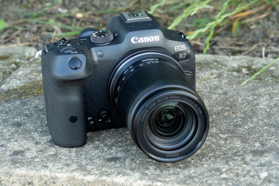 캐논 R7 미러리스 카메라 출시일 스펙, 가격은?