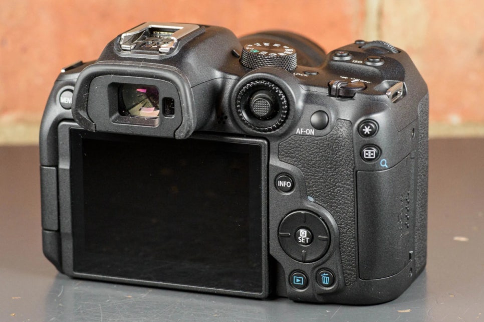 캐논 R7 미러리스 카메라 출시일 스펙, 가격은?