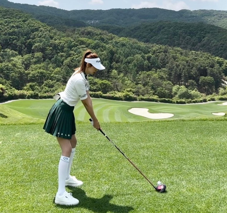 40세 유인영 난리난 여자 여성 여름 골프 웨어 의류 치마 스커트 티셔츠 골프복 골프옷 브랜드 가격은?