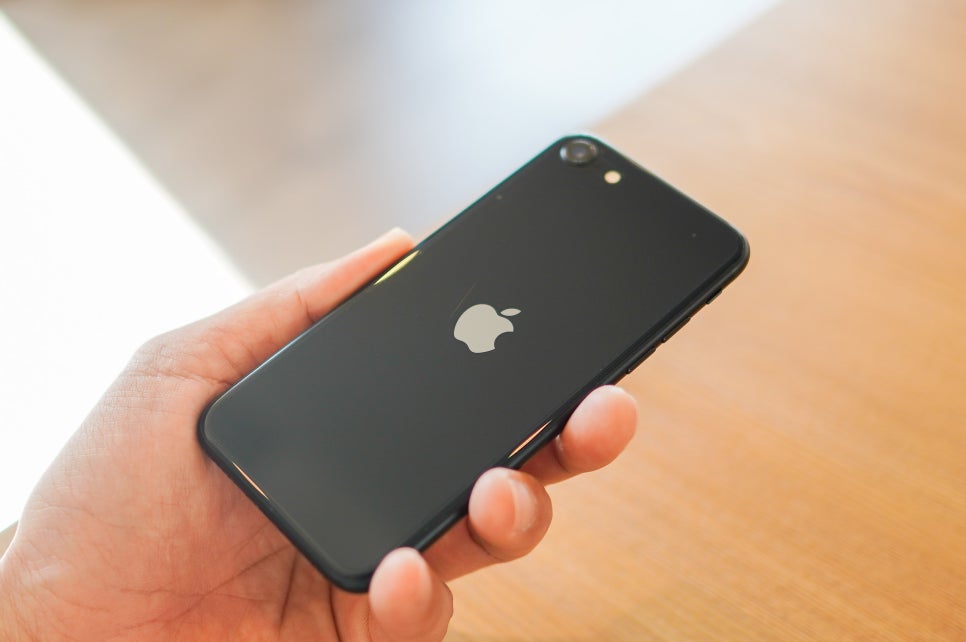 아이폰13 미니 핑크 색상 자급제 크기와 아이폰 배터리 성능 확인 방법