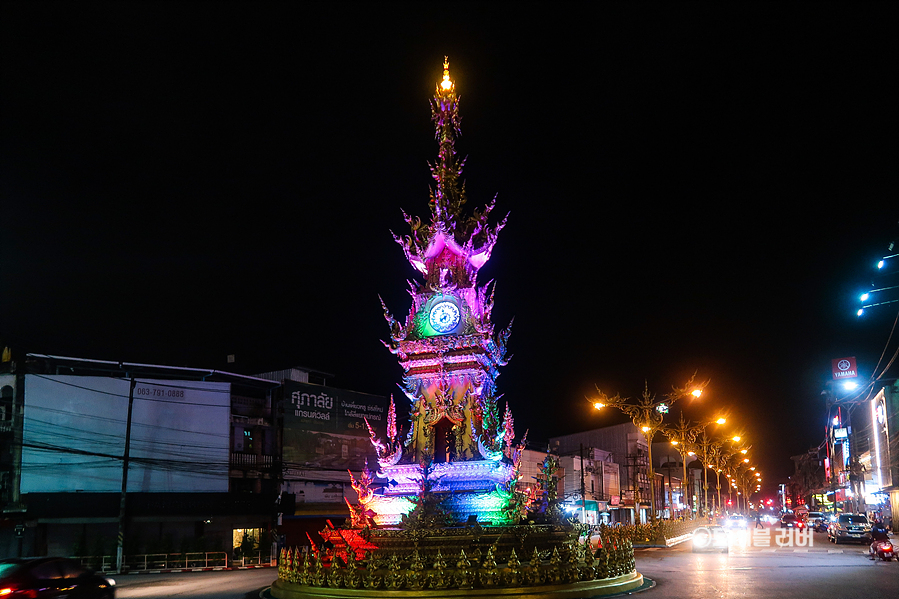 태국 치앙라이 여행 야경 명소 블루템플 황금 시계탑