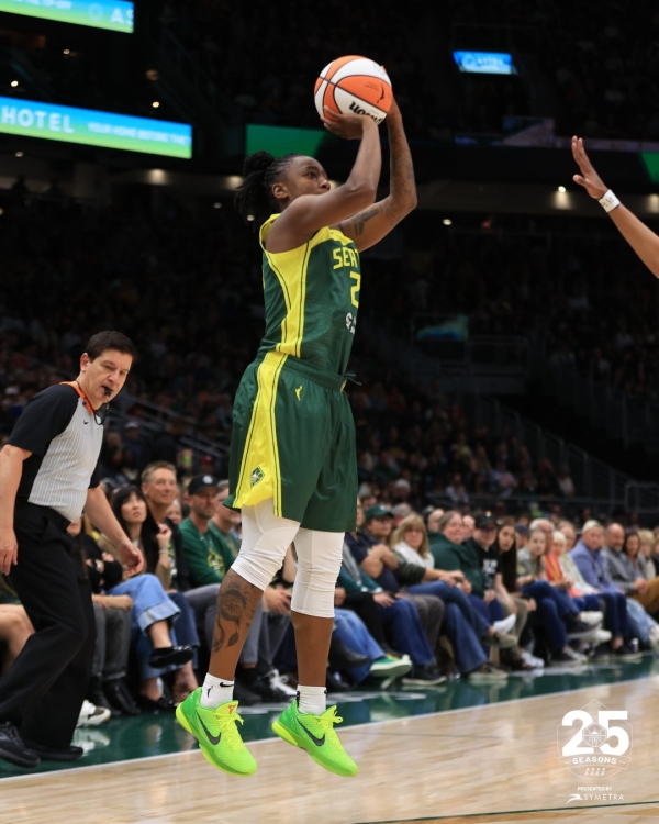 [WNBA] 주얼 로이드 "케이틀린 열기를 식힌 골드 맘바"