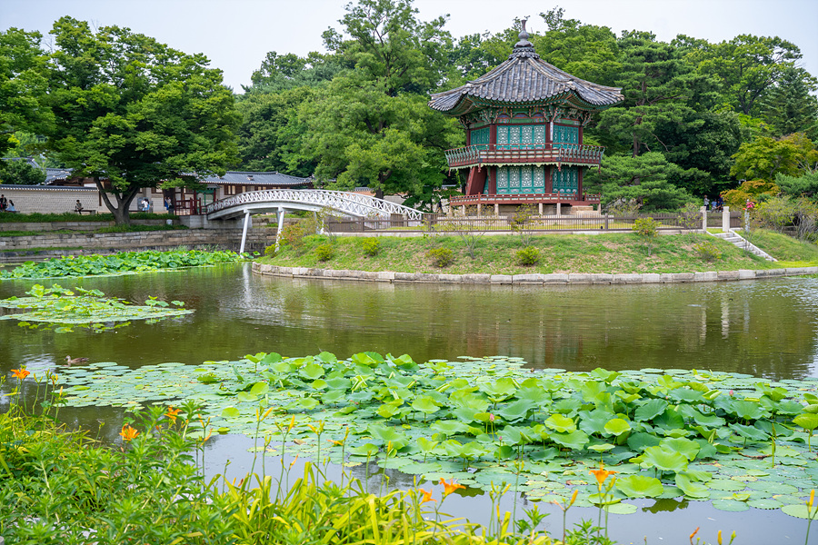 서울 관광지 핫플 종로 데이트 경복궁 향원정 한복 주차장 등