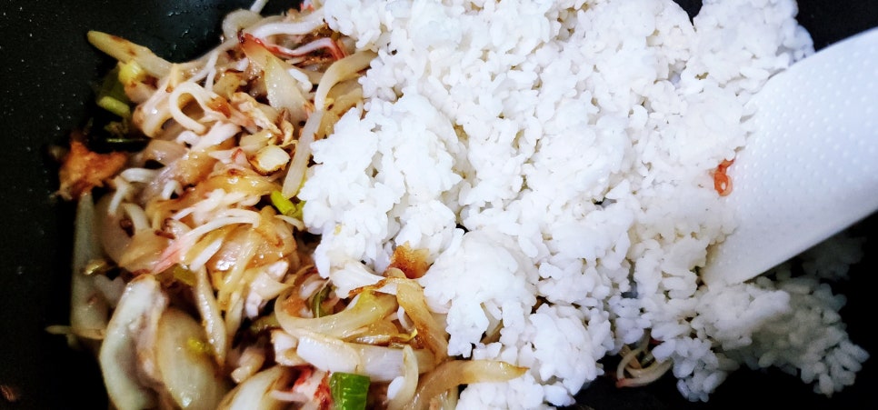 자취생 간단요리 치킨볶음밥 한그릇요리 치밥 만들기 남은치킨요리 볶음밥종류