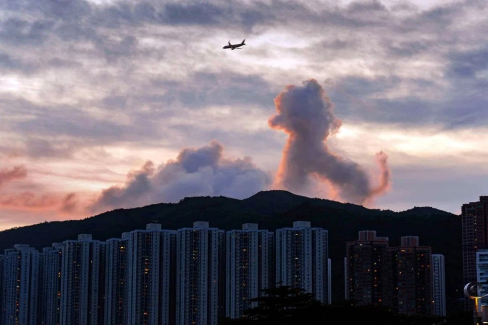 홍콩 하늘에 ‘강아지 구름’ 조작 아니라는데?