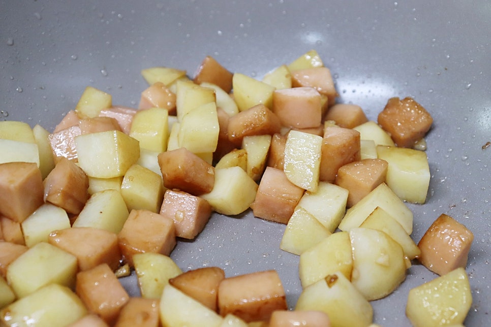 간장 감자조림 만드는 법 분홍소세지 감자조림 레시피 요리