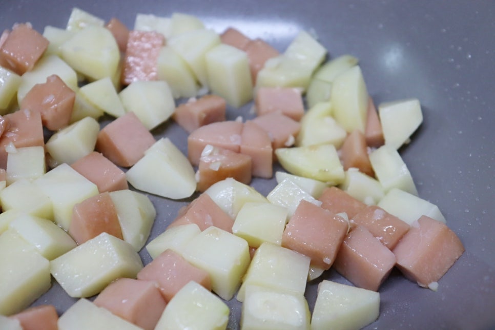간장 감자조림 만드는 법 분홍소세지 감자조림 레시피 요리