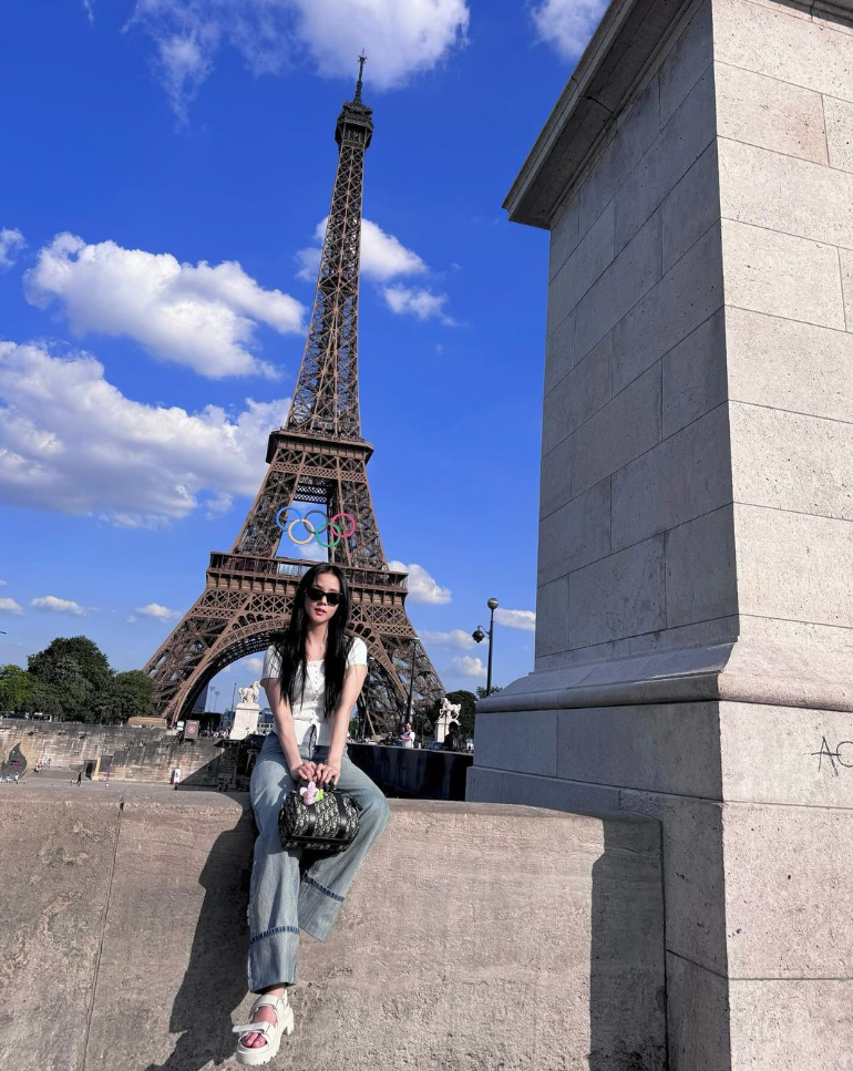 블랙핑크 지수 파리에서 20대 30대 디올 크로스백 숄더백 여자 명품 가방 명품백 가격은?