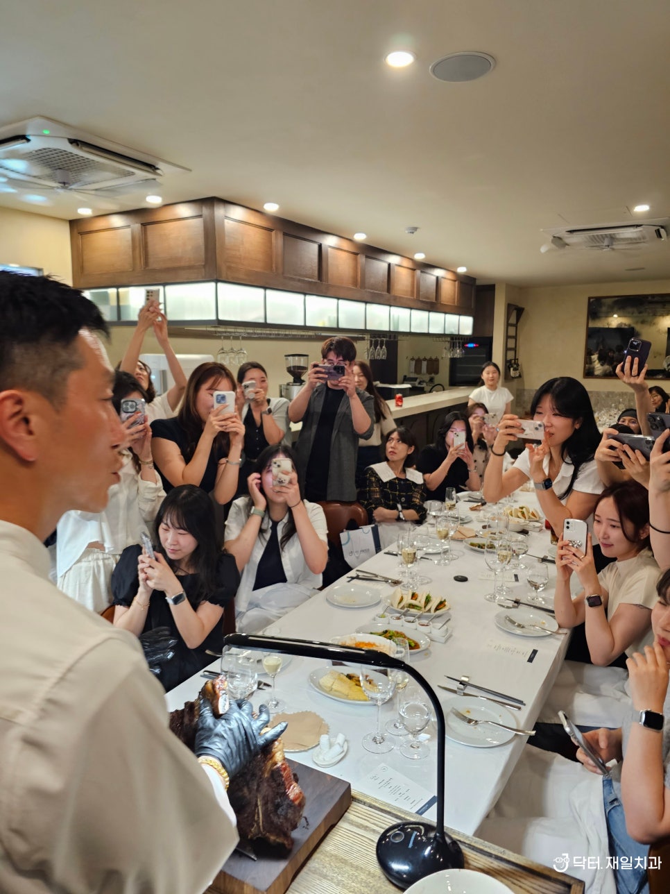 압구정 커스텀잇 스테이크하우스 히든룸에서 우리 치과만의 코스로 상반기 회식했어요 ! 티본 토마호크 비프립 3종세트