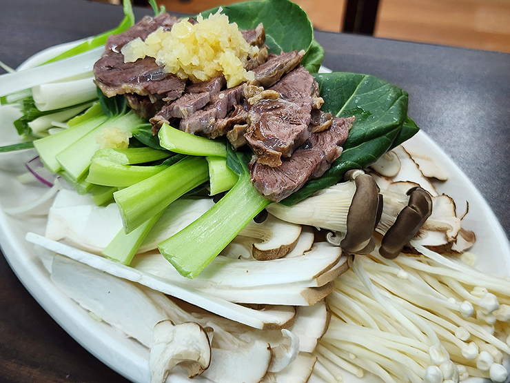 국내 맛집 여행 철원 솔향기 만두전골 오색냉채