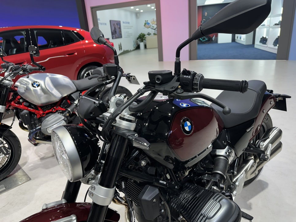 BMW 모토라드 MS1000RR / R12 Nine T / 오토바이 in 2024 부산모터쇼 모터바이크 라인업