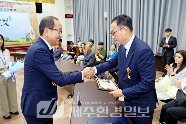 제주시, 2024년 상반기 공직자 퇴임식..명예퇴직 10명 등 총 44명