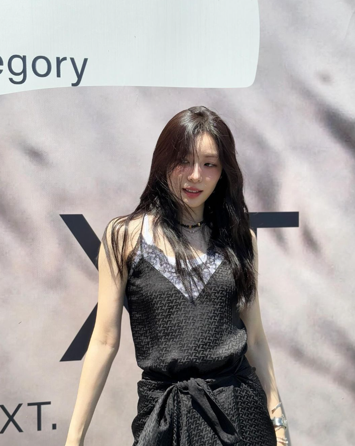 33세 김연아 분위기 난리난 끈나시 블랙 원피스 코디 가격은?