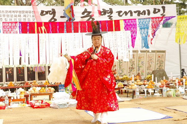 고(故) 김윤수 큰 심방 무구자료 17건 33점 기증