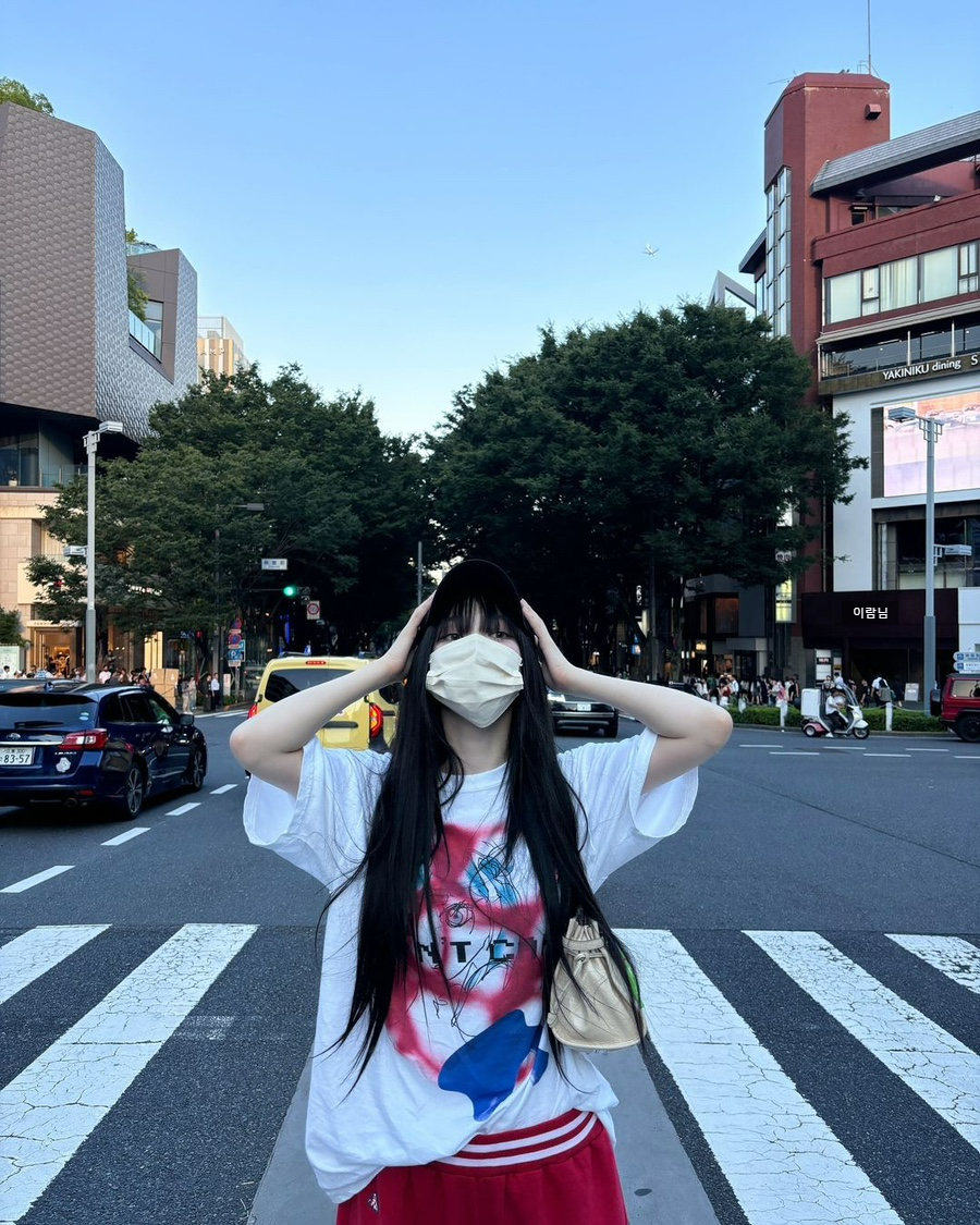 일본여행 간 카리나 인스타 옷 정보 어디꺼?! (가방, 티셔츠, 바지, 키링, 모자)