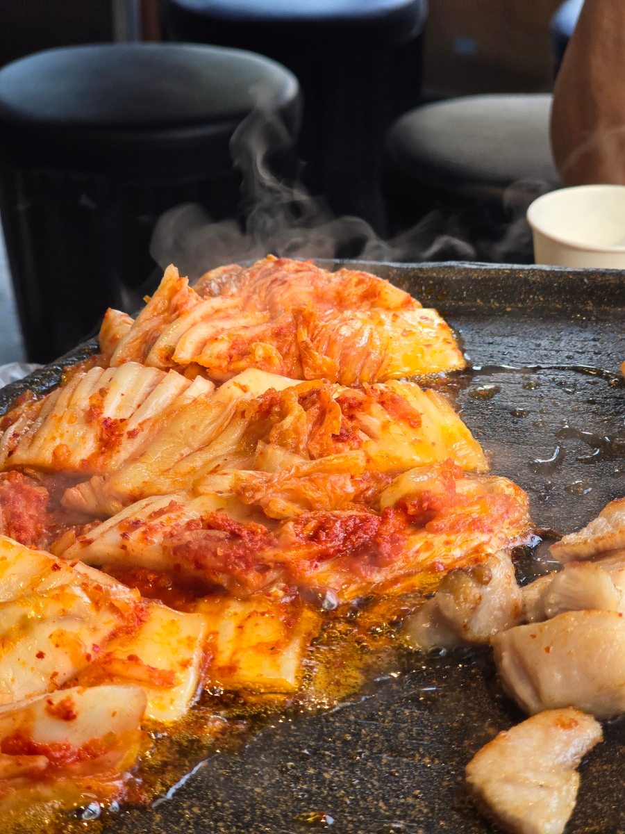 삼겹살에 맥주 한 잔 들이켜~♪ 홍대 연남동 삼겹살 맛집 맛김치생삼겹살