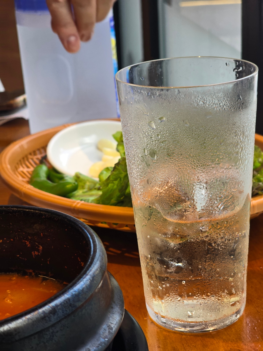 삼겹살에 맥주 한 잔 들이켜~♪ 홍대 연남동 삼겹살 맛집 맛김치생삼겹살