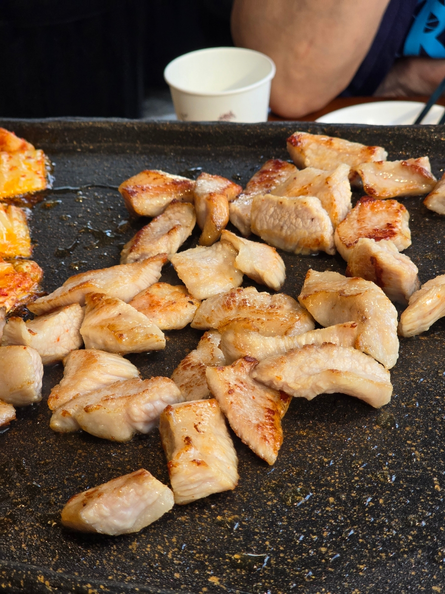 삼겹살에 맥주 한 잔 들이켜~♪ 홍대 연남동 삼겹살 맛집 맛김치생삼겹살