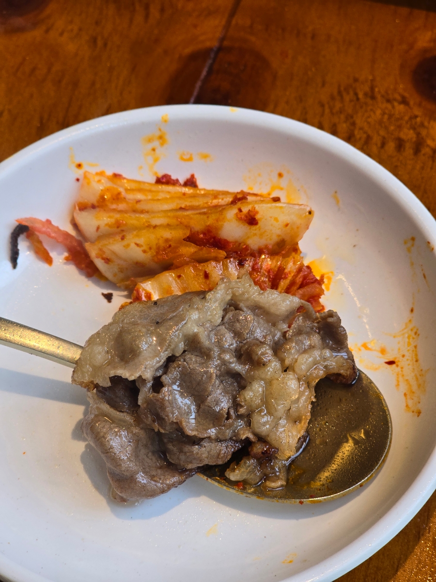 삼겹살에 맥주 한 잔 들이켜~♪ 홍대 연남동 삼겹살 맛집 맛김치생삼겹살