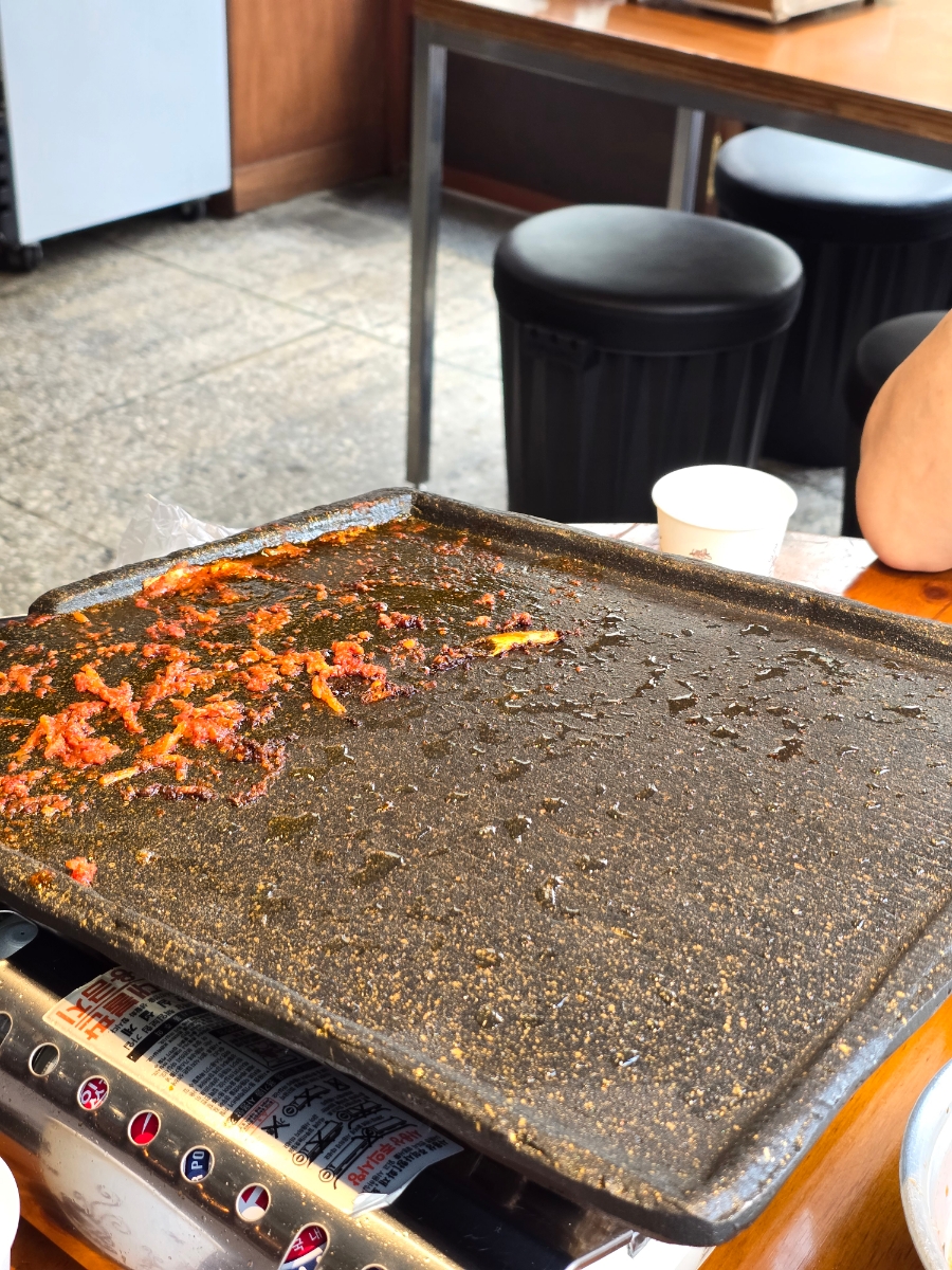 삼겹살에 맥주 한 잔 들이켜~♪ 홍대 연남동 삼겹살 맛집 맛김치생삼겹살