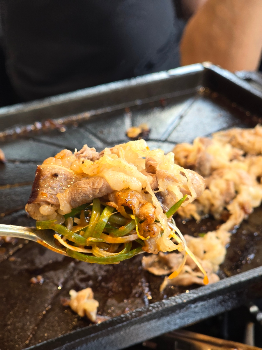 삼겹살에 맥주 한 잔 들이켜~♪ 홍대 연남동 삼겹살 맛집 맛김치생삼겹살