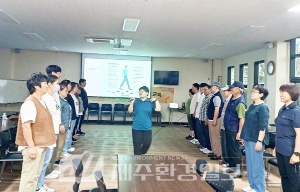 서귀포시 동부보건소, 건강안심마을 신풍리 주민 대상 바른자세 걷기 교육 실시