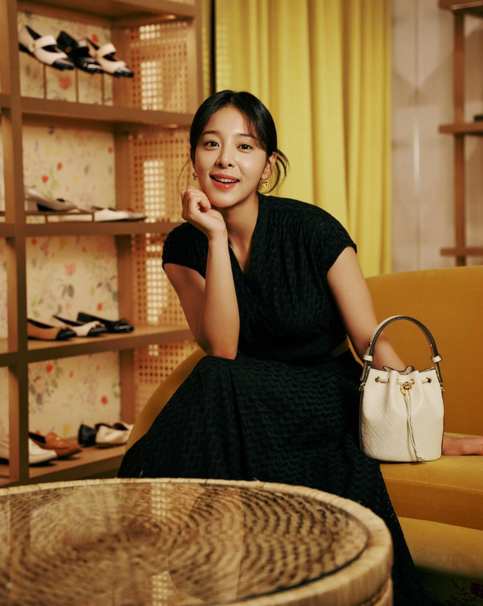 설인아 토리버치 가성비 난리난 모노그램 중저가 가방 가격은?