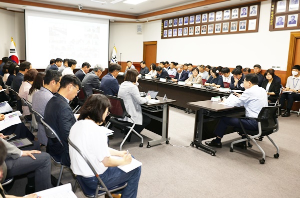 변영근 제주시 부시장, “동·서 제주 분리 오등봉 공원 관리 기준 마련해야”