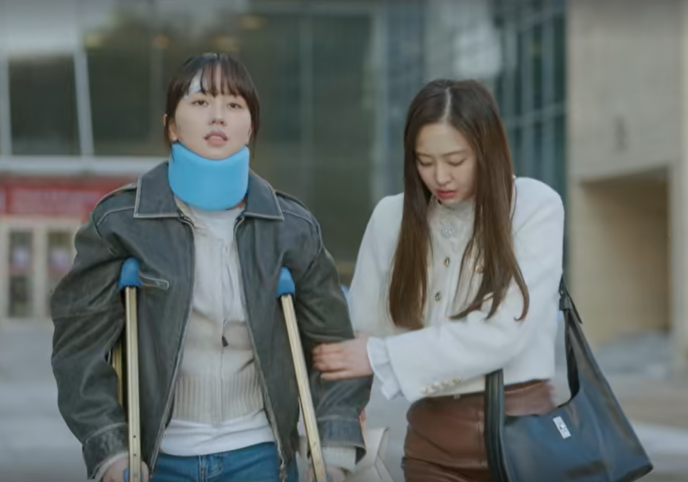 우연일까? 4회 이 드라마 나만 보고 있는 걸까? 수렁에 빠진 것 같네
