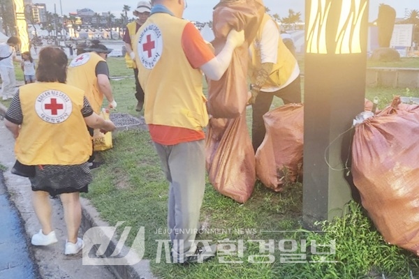 함덕적십자봉사회, 함덕해수욕장 주변 정화 봉사활동 진행