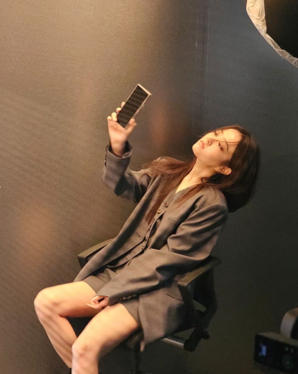뽀블리 맞아? 분위기 확 달라진 박보영 발렌티노 블랙 원피스 코디