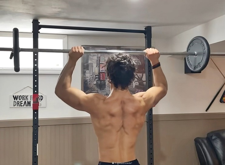 어깨 넓어지는 운동 덤벨 바벨 숄더프레스 밀리터리 오버헤드 프레스
