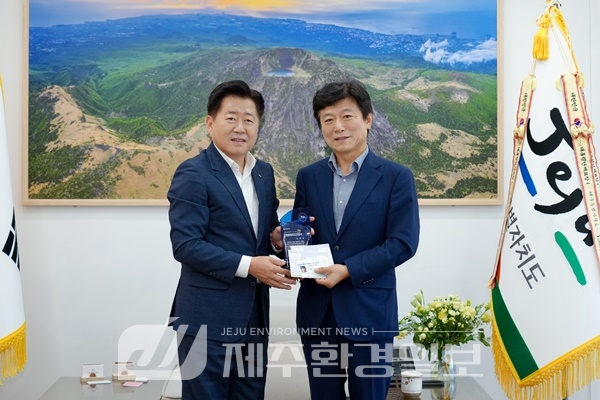 제주도, 조형섭 전 제주반도체 대표이사에 명예도민증 수여
