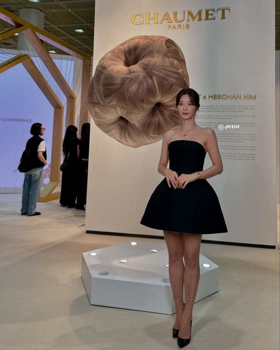 (목길이 실화냐..) 오늘자 이주빈 천만원대 명품데일리목걸이 정체는?