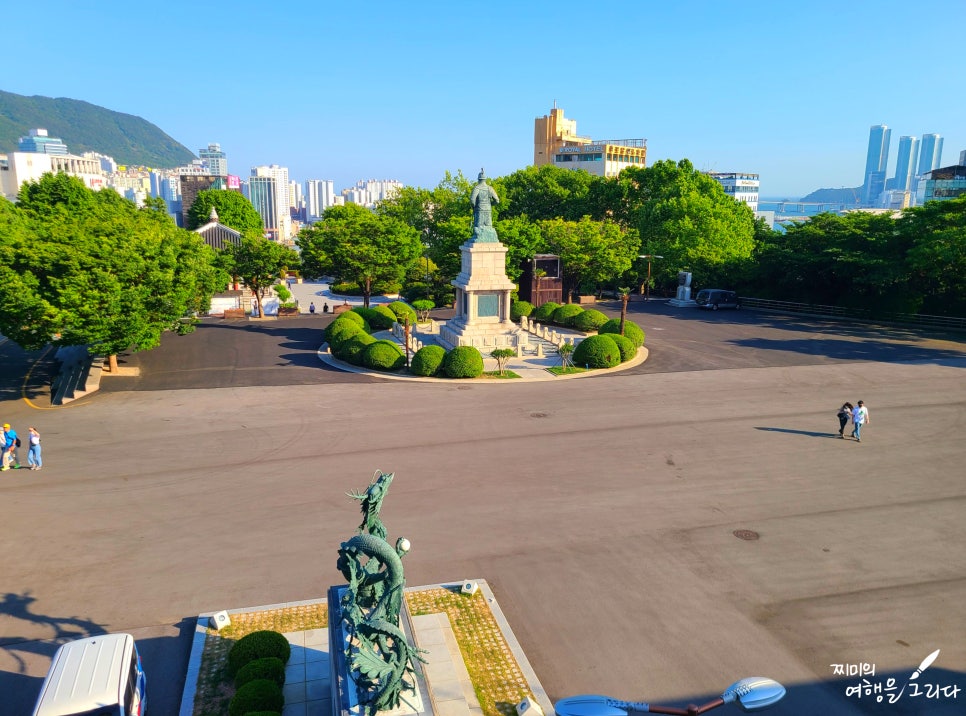 부산 혼자 가볼만한곳 9월 여행지 용두산공원 더베이101 감천문화마을 해운대