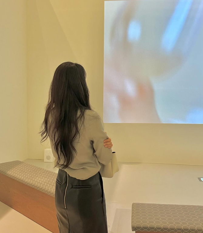 설현 새로 유행하는 프라다 가방 20대 30대 데일리백