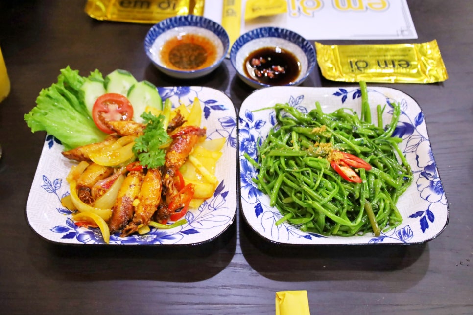 나트랑 깜란 맛집 내돈내산 해산물 로컬 식당 엠어이