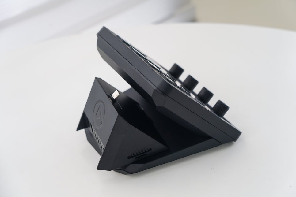1인 유튜브 방송용 장비 엘가토 스트림덱 플러스 USB 허브 후기