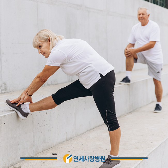 허리협착증 증상 허리 통증보다 양쪽 다리 저림 주의