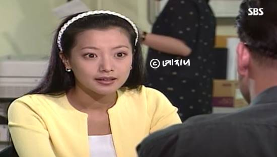 "원탑 여배우" 김희선 10대 리즈시절 속 완벽한 헤메코. gif (+헤어브릿지)