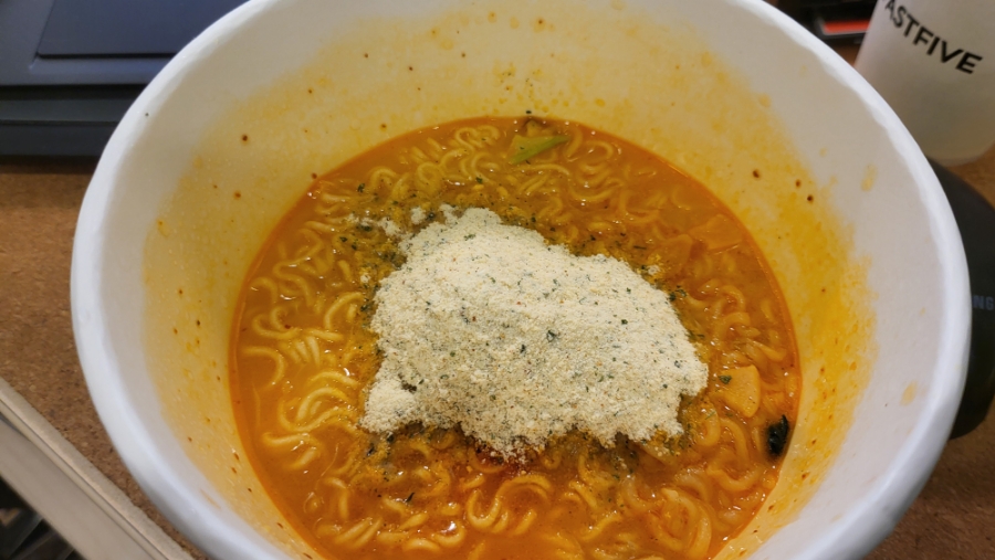 신라면 툼바 먹어보니... 오~맛이 신박한데?