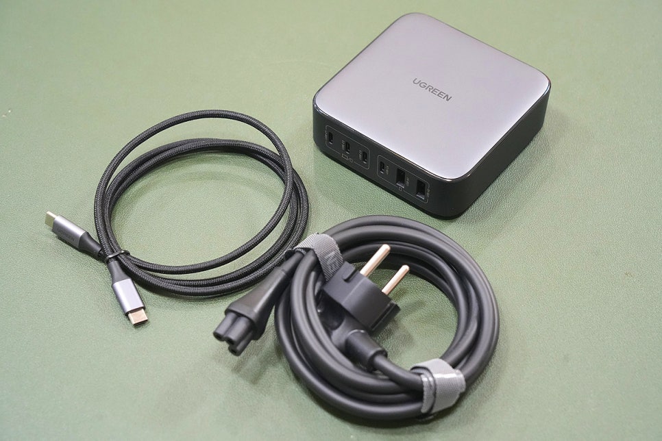 데스크탑 충전기 유그린 UGREEN GaN 200W 노트북 스마트폰 고속 충전기