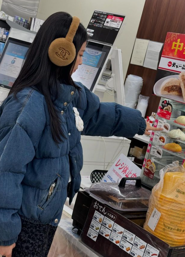 제니 일상이 화보라는 일본에서 입은 여자 청청 패션