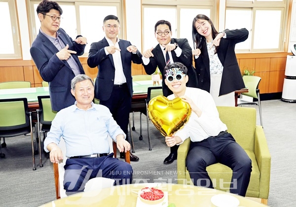 (情) 김완근 제주시장, 아버지 같은 마음으로 직원들 생일까지 살뜰히 챙겨..