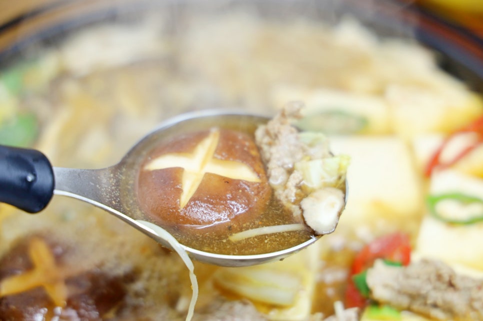 두부요리 얼큰한 국물요리 버섯 두부전골 레시피