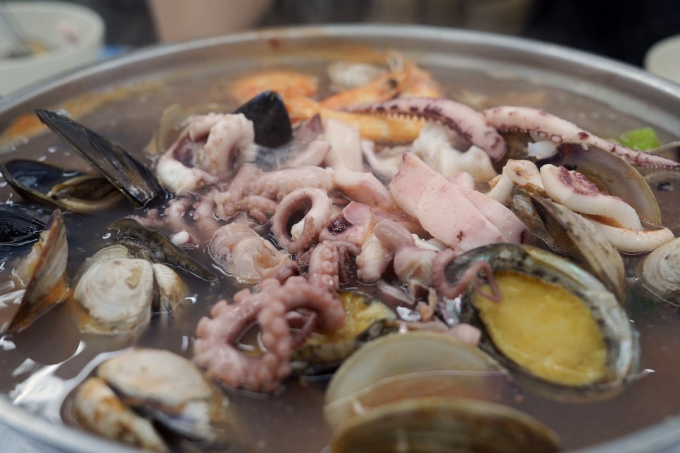 푸짐한 대왕해물손칼국수