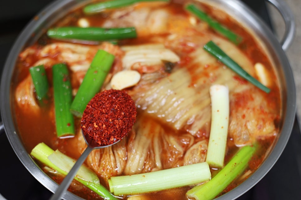 돼지고기 앞다리살 김치찜 만들기 류수영 묵은지 김치찜 레시피