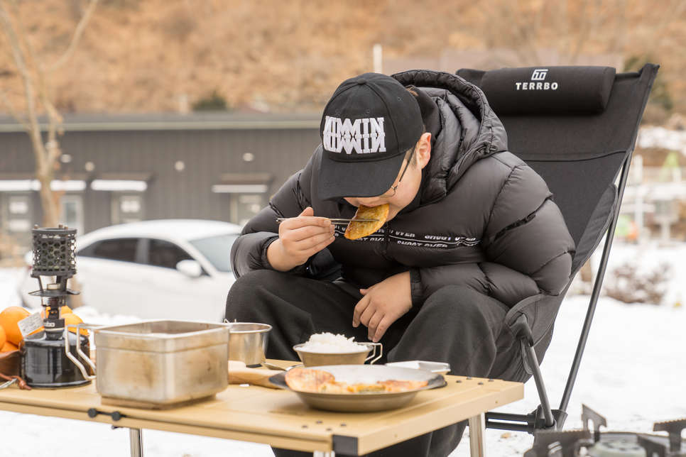 캠핑먹거리 남원추어 미꾸야 육개장 납작만두 간편식 캠핑장음식
