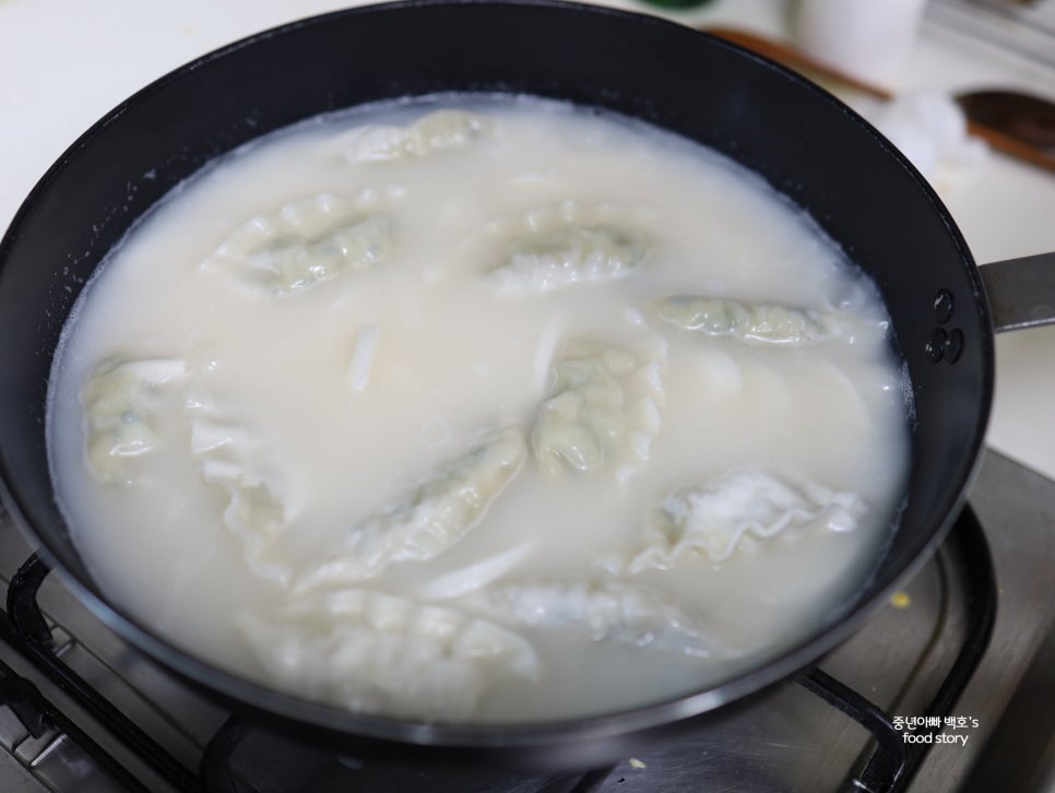 비비고 사골 곰탕 떡국 끓이는법 국물 육수 활용 요리 떡만둣국